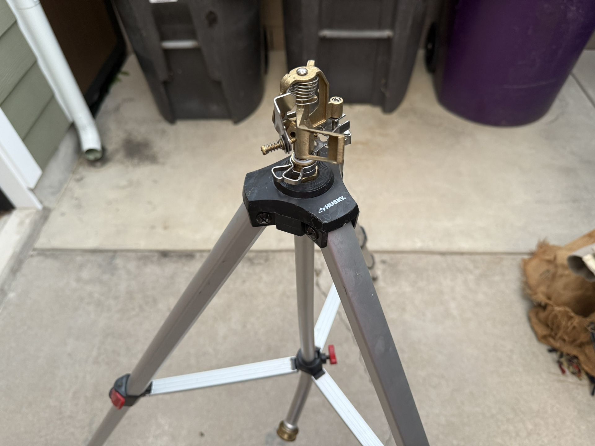 Husky tripod pulsating sprinkler works good adjustable tripod 