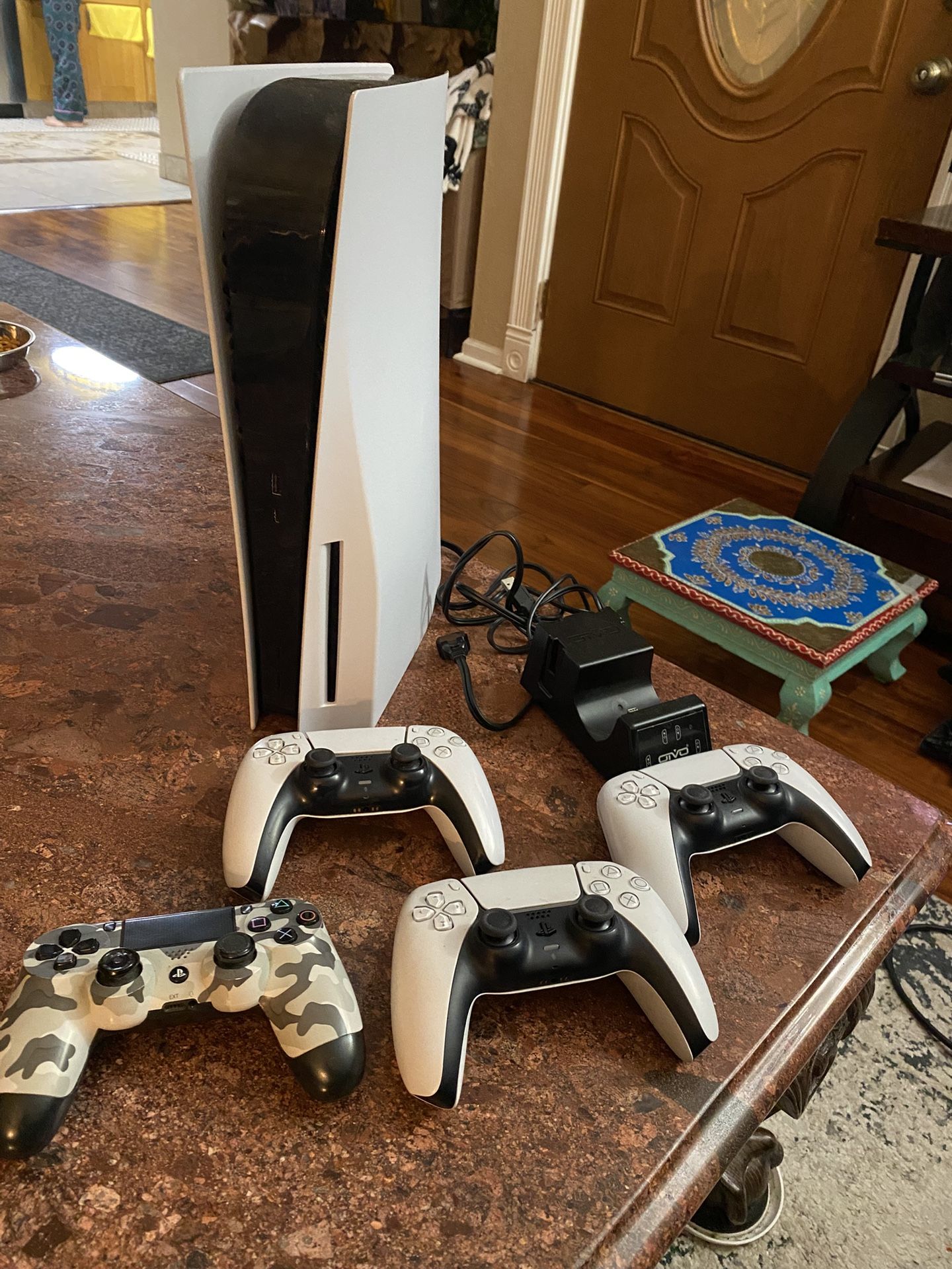 PlayStation 5 PS5 With 4 Controllers Works Great