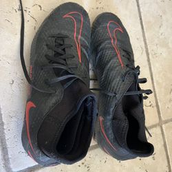 Nike Phantom Soccer Shoes
