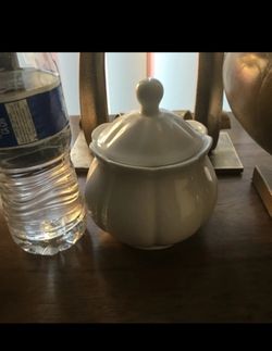 Ceramic sugar container