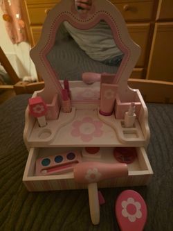 Melissa and Doug wood play vanity set 20$