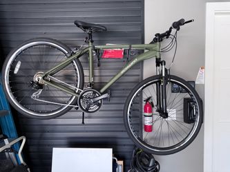 Schwinn GTX 1 700c Hybrid Bike – Never Ridden