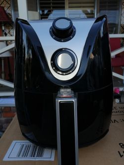 NEVER USED Insignia Air Fryer NS-AF32MBK9 has external scratches from storage