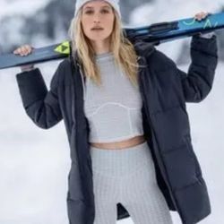 NEW NWT Vuori Women’s Black Mammoth Down Parka Coat Jacket Winter Ski Snowboard XS