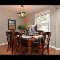 Dining table & 6 Chairs