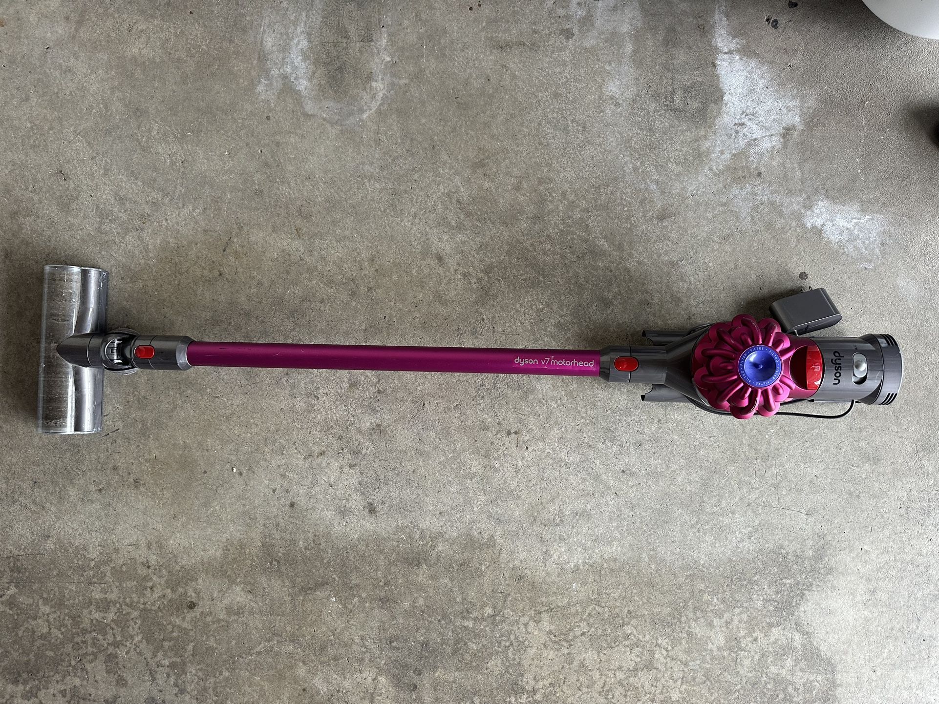 Dyson V7 Motorhead Cordless Stick Vacuum (Convertible to Handheld)
