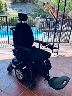 Electric wheelchair