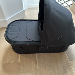 UPPAbaby Bassinet V3 like new