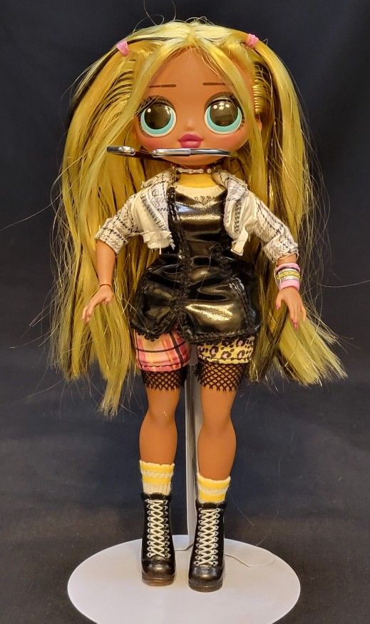 LOL Surprise OMG Doll Alt Grrrl 10" Yellow Hair