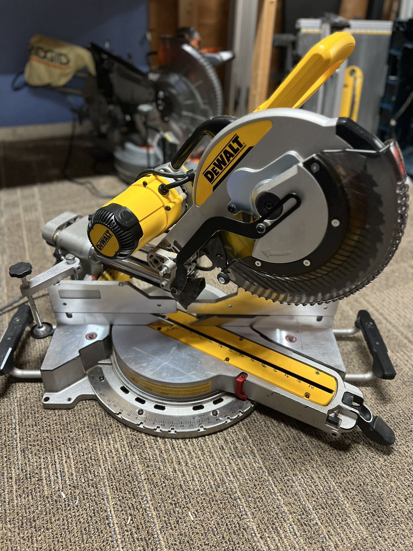 Dewalt 12” Double Bevel Sliding Miter Saw 190157