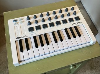 ARTURIA MINILAB mkll UNIVERSAL MIDI CONTROLLER