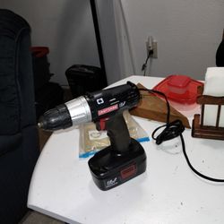 CRAFTSMAN DRILL-- DRIVER + CHARGER 