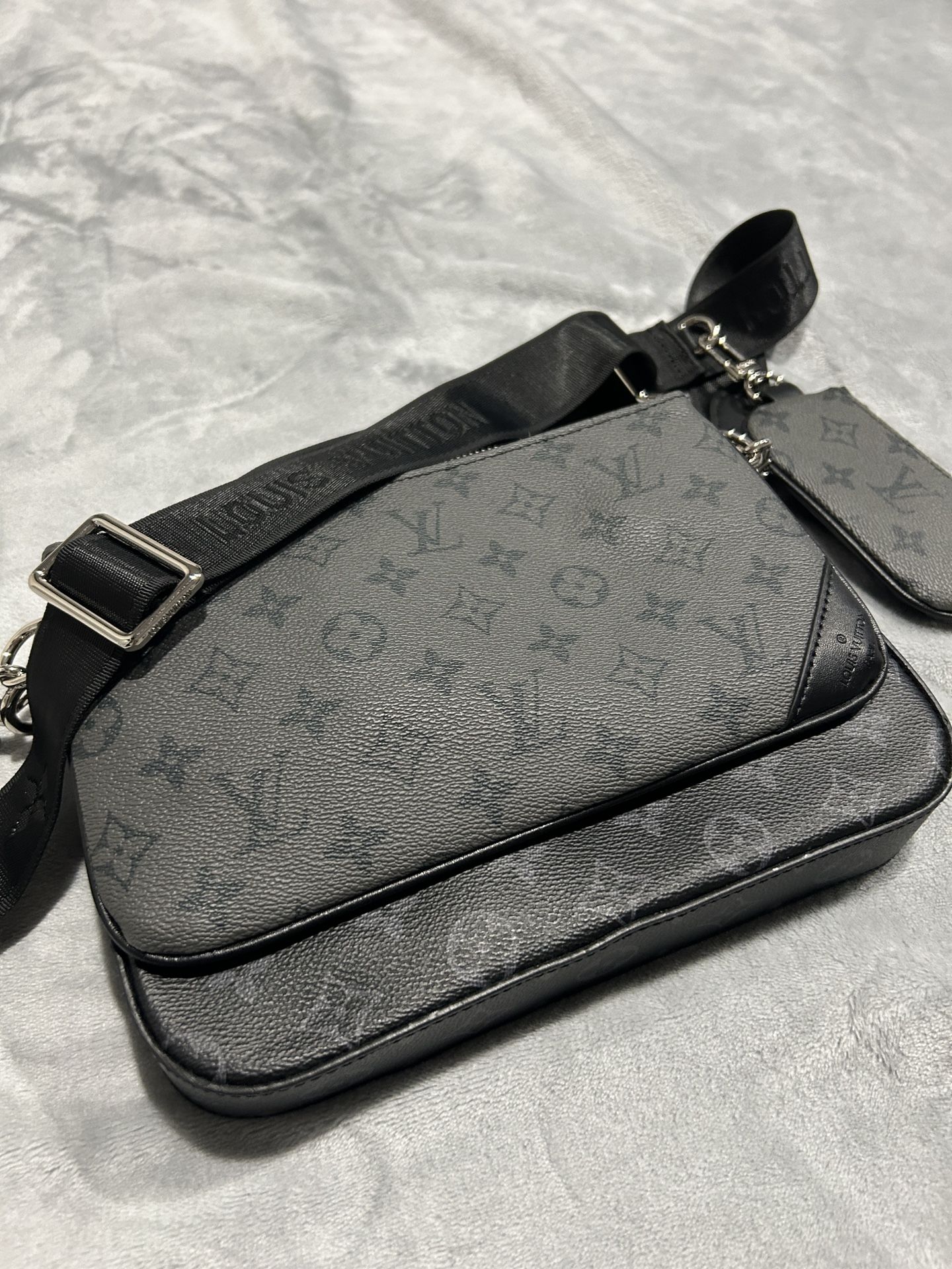 Louis vuitton trio Messenger