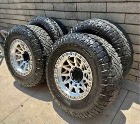 Rines nyeos 17*9 para Toyota Tacoma Chevy Silverado Con llantas 285/70/17 Com 80% de vida