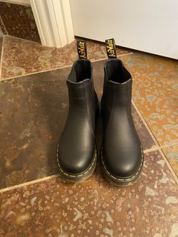 Women Black Chelsea Boots Size 6