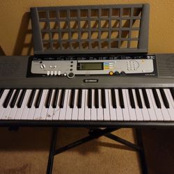 Yamaha Keyboard E 200