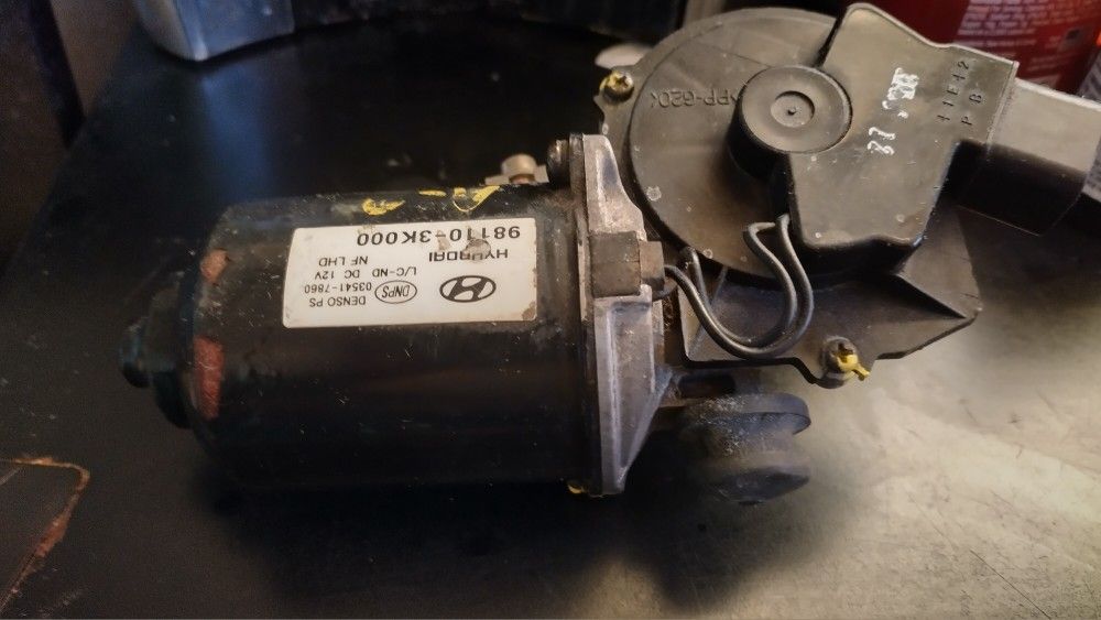 Windshield wiper Motor 2005-2010 Hyundai Sonata 