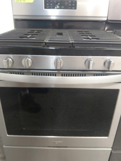 New Whirlpool Gas Stainless Steel Convection Stove