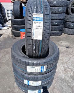 265/65R18 Kumho Set Of 4 New Tires
