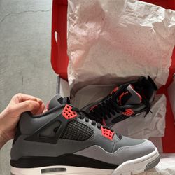 New Air Jordan 4 Retro Size 9.5