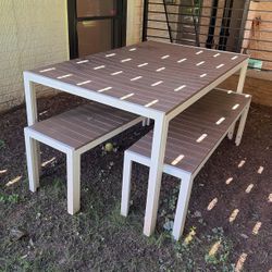 Outdoor Table & Benches: FREE