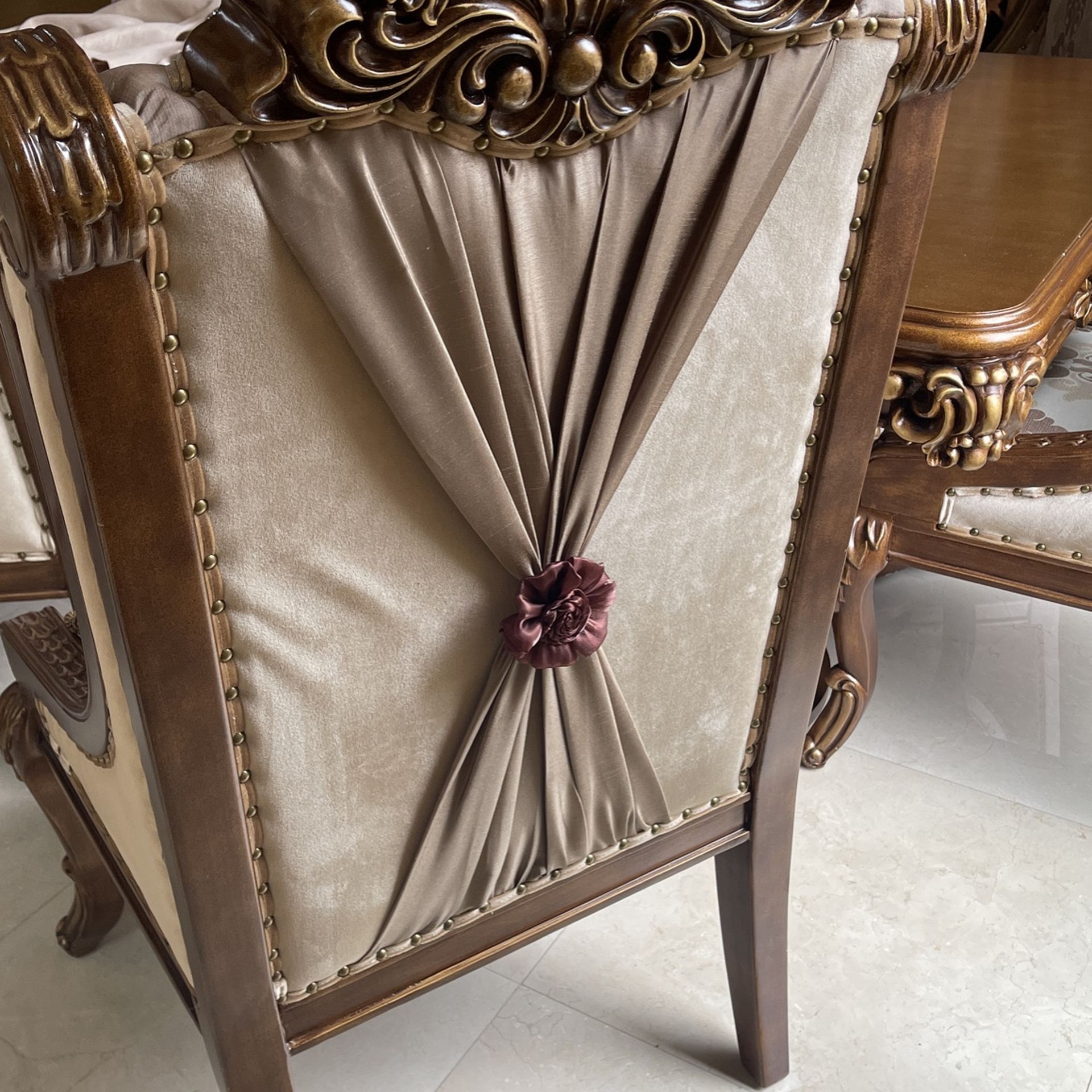 Fancy Dining Table With 8 Chairs. Furniture