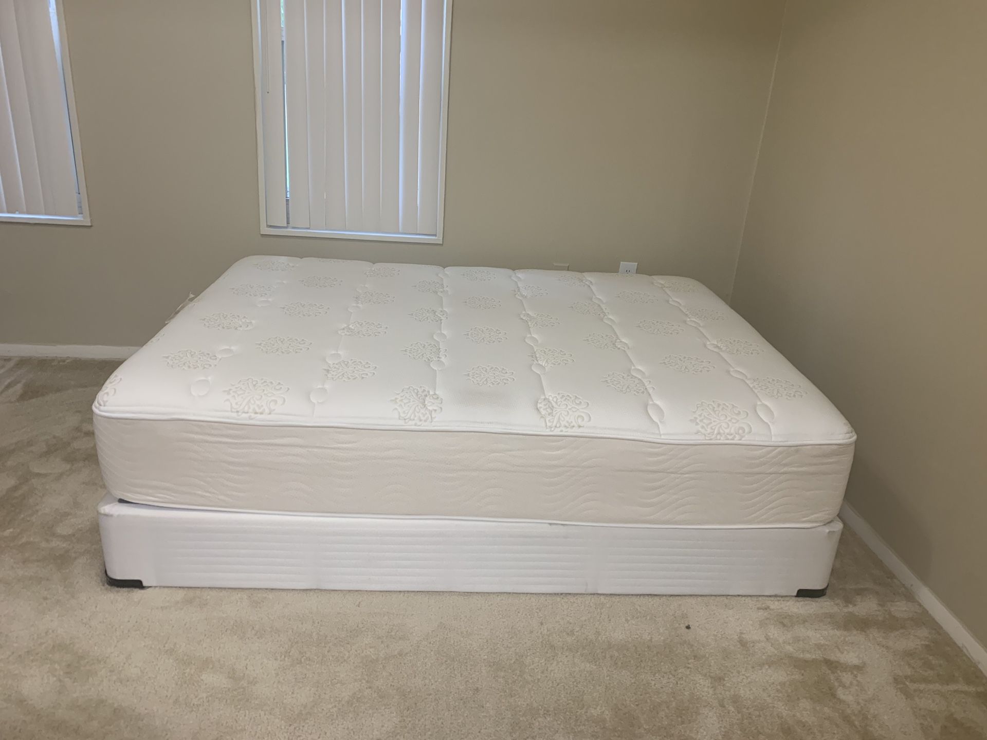 Queen bed mattress + box spring