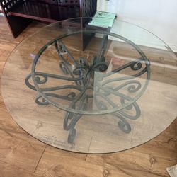 Beautiful Furniture Set for Sal Table and  Chairs