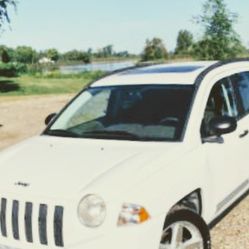 08 Jeep Compass (NEEDS TRANSMISSION)