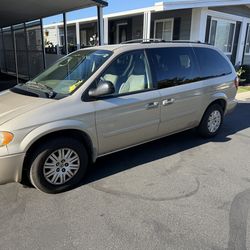 2006 Chrysler Town and Country Van