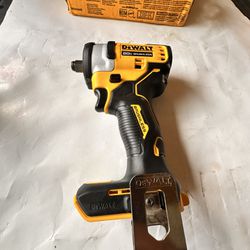 📌DEWALT 20-volt Max Variable Speed Brushless 1/2-in square Drive Cordless Impact Wrench (Tool only) PRECIO FIRME 👉$120