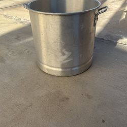 Free Large Aluminum Pot