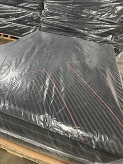 New Queen Size Beautyrest Black Edition Mattress