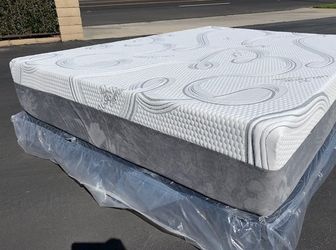 Queen Organic Cool Gel Memory Foam!!