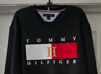 Tommy Hilfiger Men's size large - like new.
