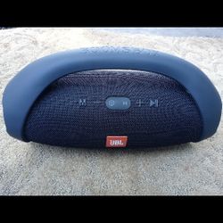 JBL BOOMBOX SPEAKER FOR SALE