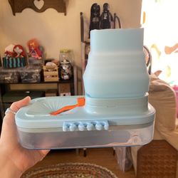 Foldable, Portable Paintbrush Cleaner 