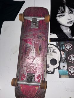 skateboard w thunder trucks80$ OR BEST OFFER