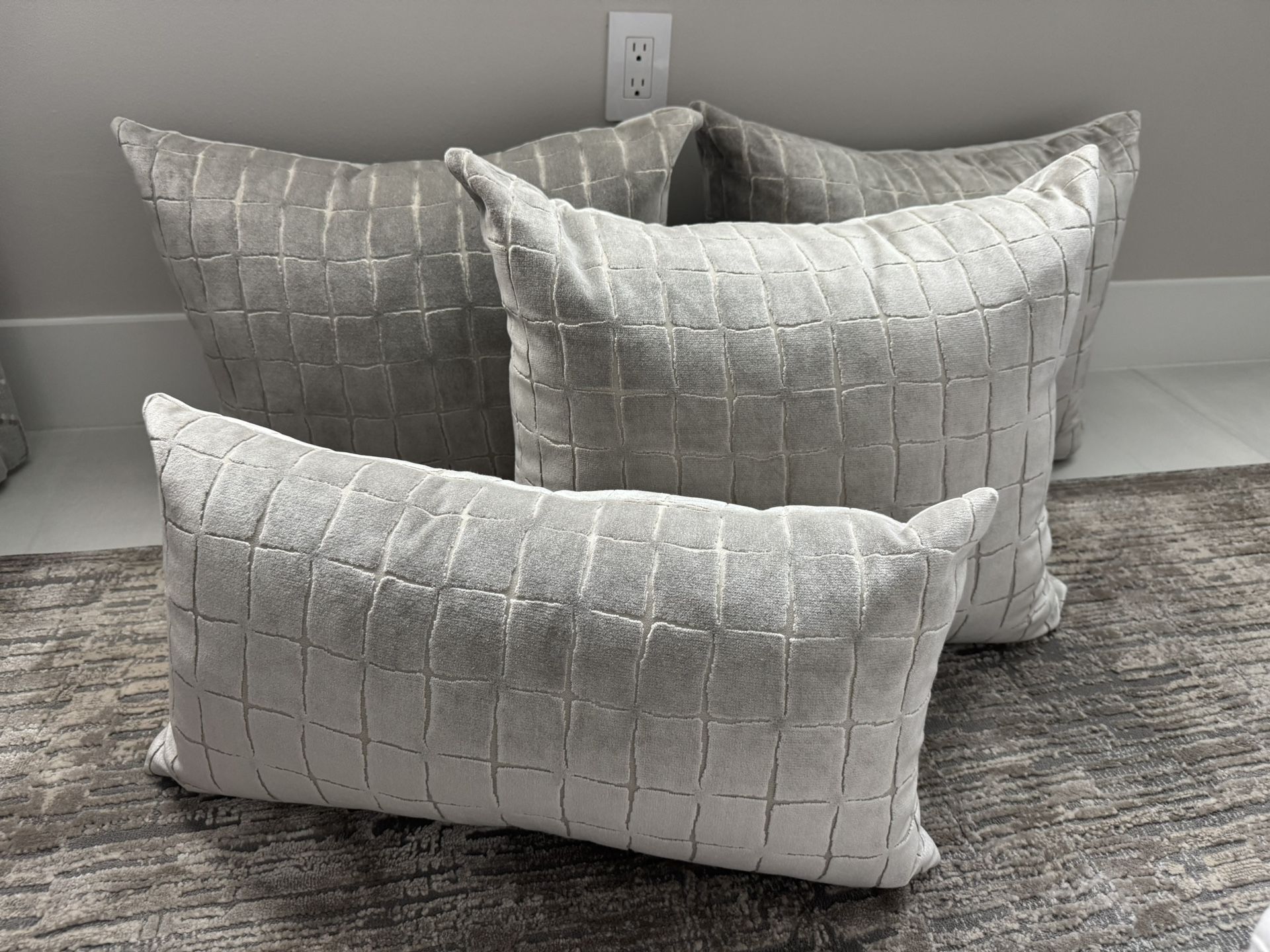 STUNNING SET OF BRAND NEW KATE SPADE FABRIC DOWN GREIGE ZIPPERED