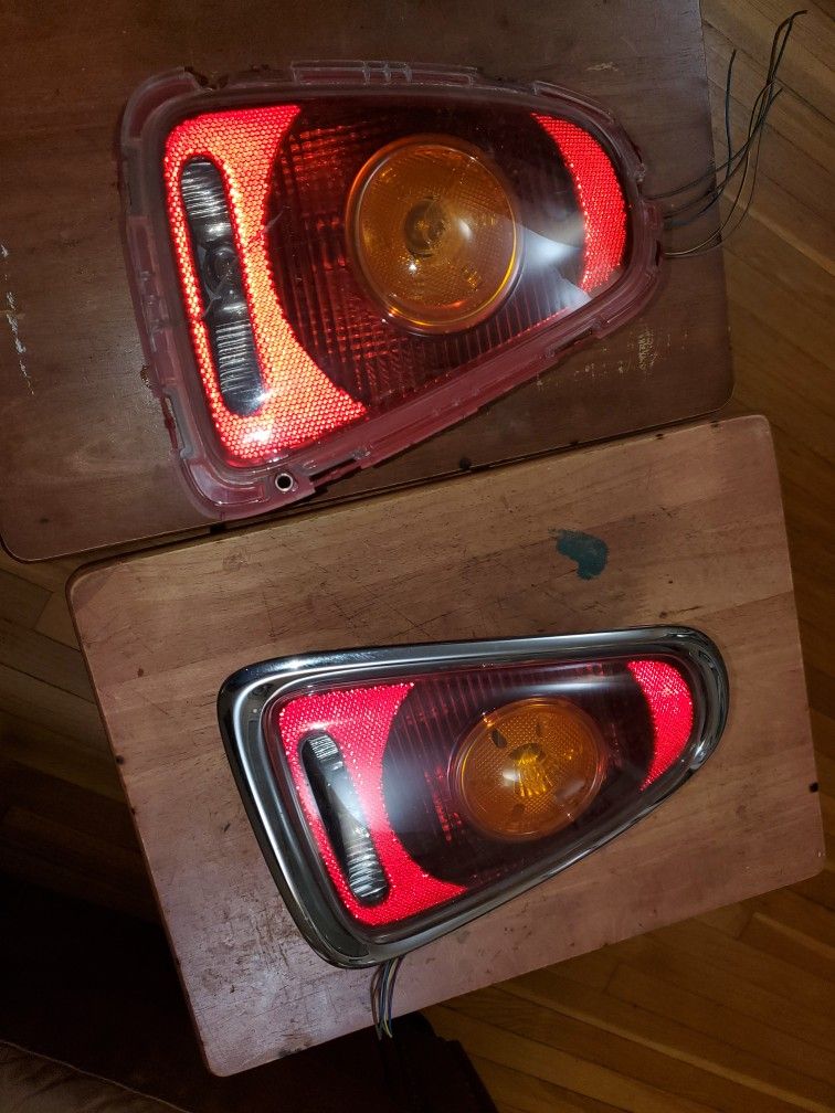 07-15 Mini Cooper Tail Light Set In Working Order with Plugs OEM.