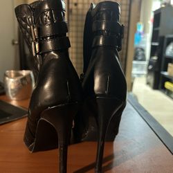 Black heeled boots