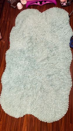 Light blue/teal faux fur shag rug