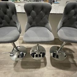 4 Bar Stools / Counter Top Swivel Chair