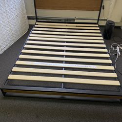 Zinus Suzanne 37” Bamboo & Metal Platform Bed (Queen)
