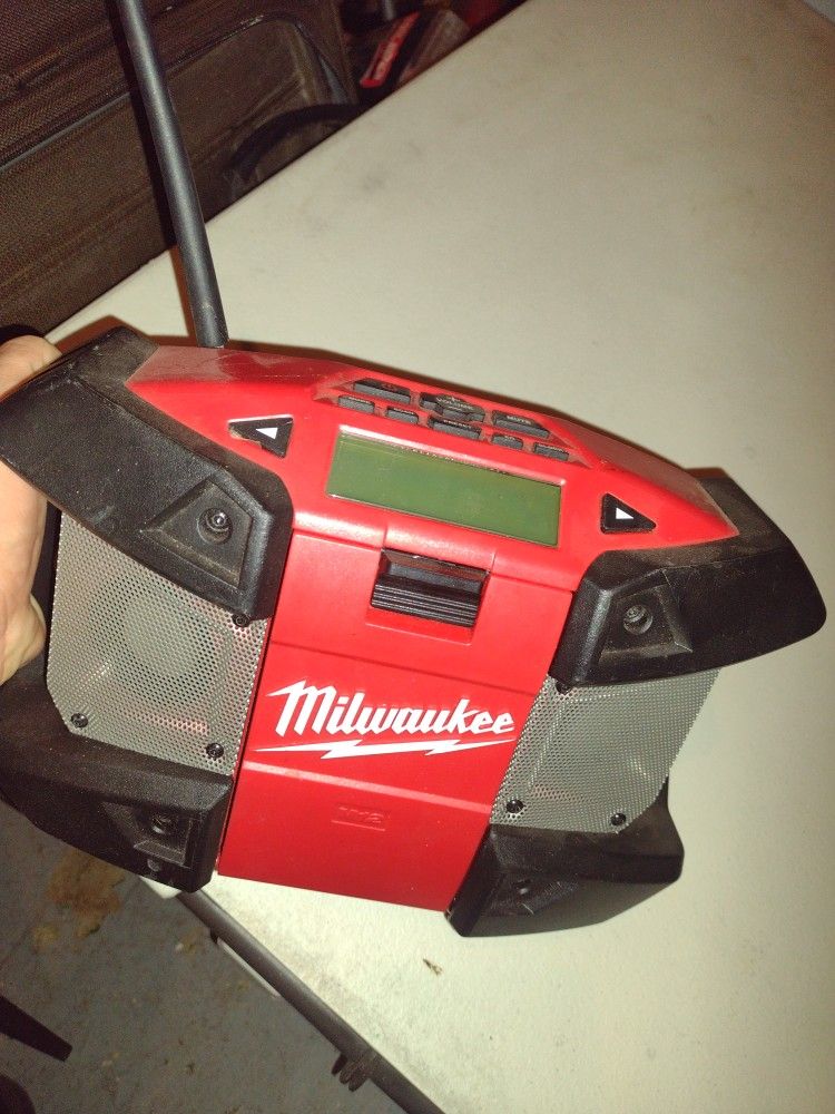Milwaukee M12 Radio