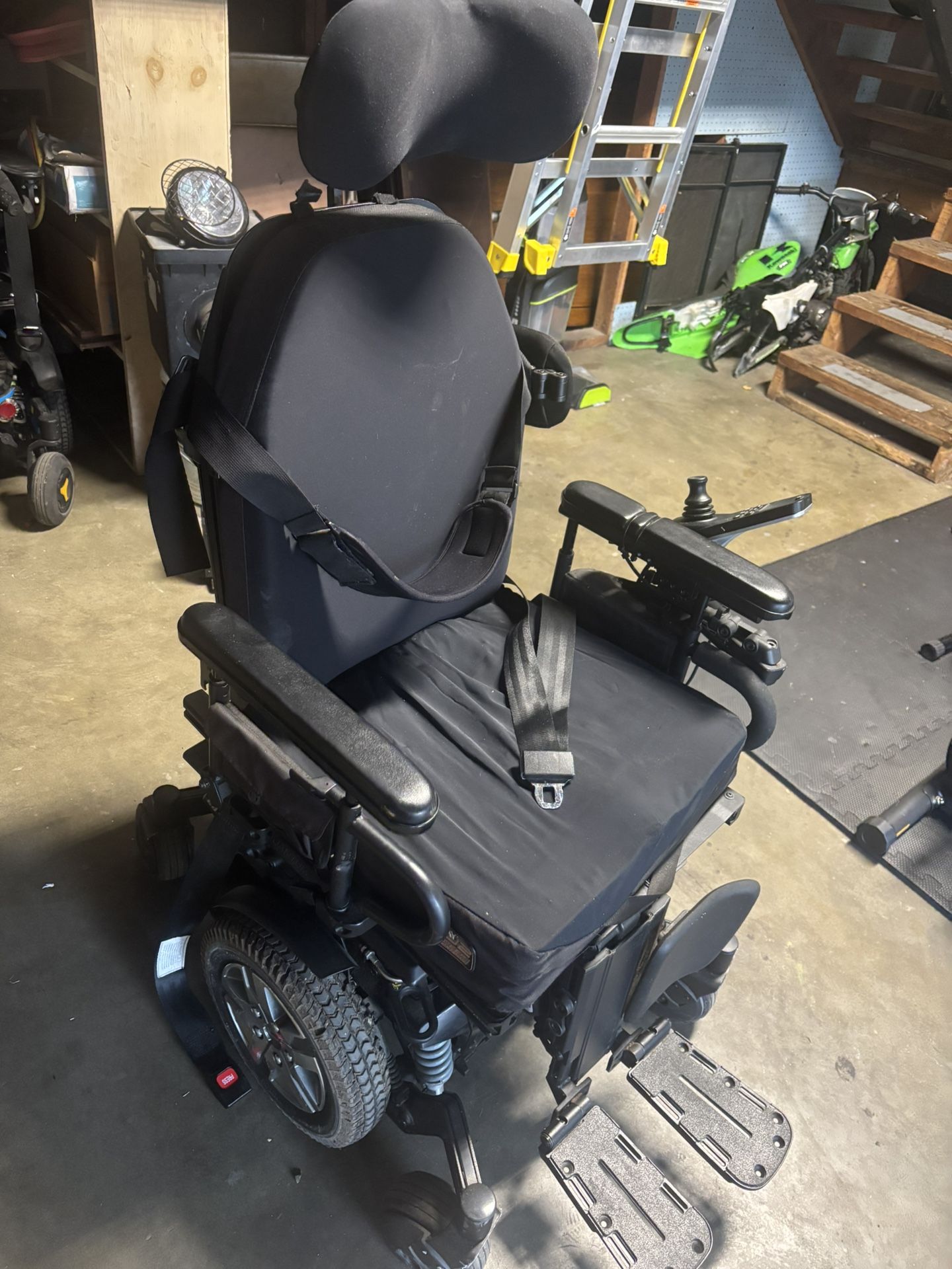 Quantum Q6 Edge 2.0 Power Chair
