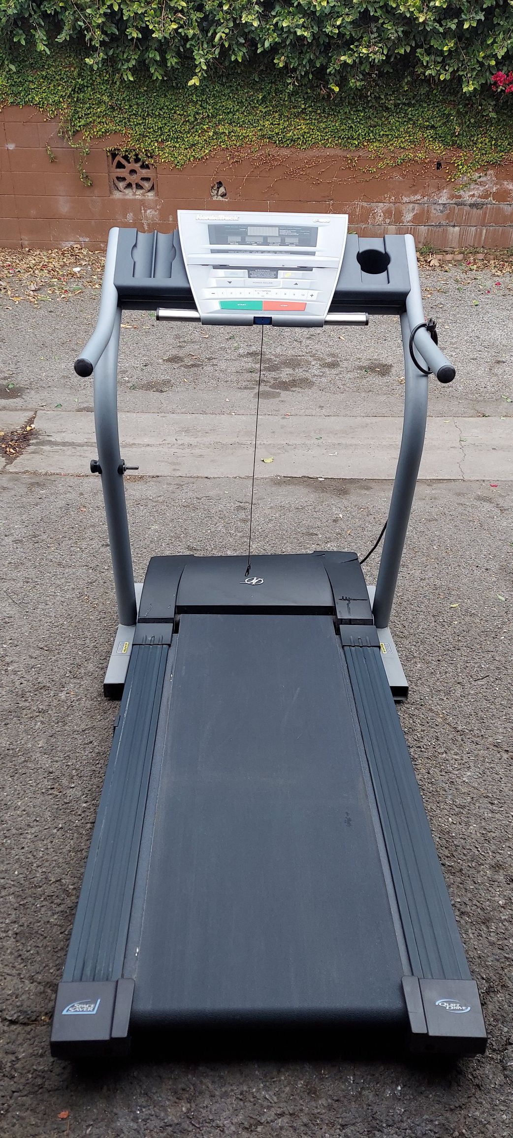 Nordictrack c1800 Foldable Treadmill with Incline