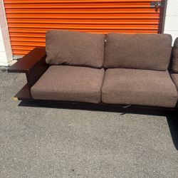 Sectional couch brown 