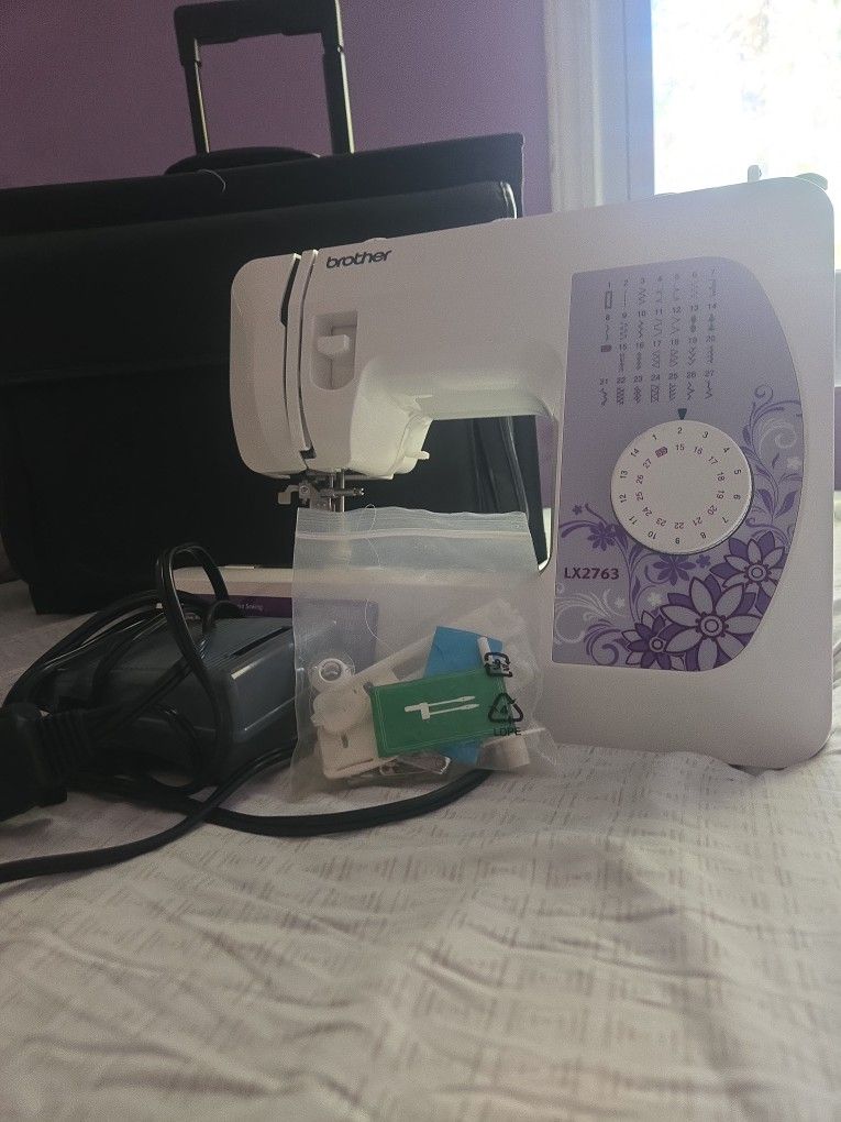 Sewing Machine / Máquina De Costura