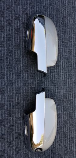 2007 Tahoe orginal mirror caps (color silverbirch) with aftermarket chrome lower housing overlay.
